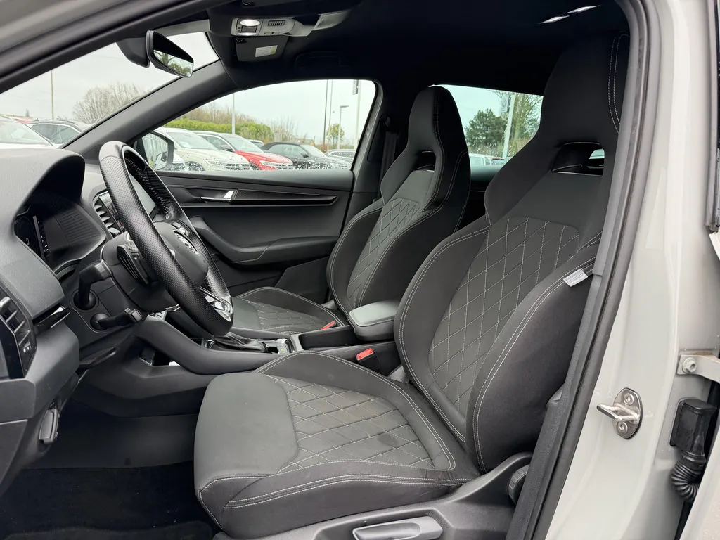 Skoda Karoq Sportline occasion 2023 au Havre : SUV diesel boîte automatique DSG7 disponible chez Caudebec Automobiles