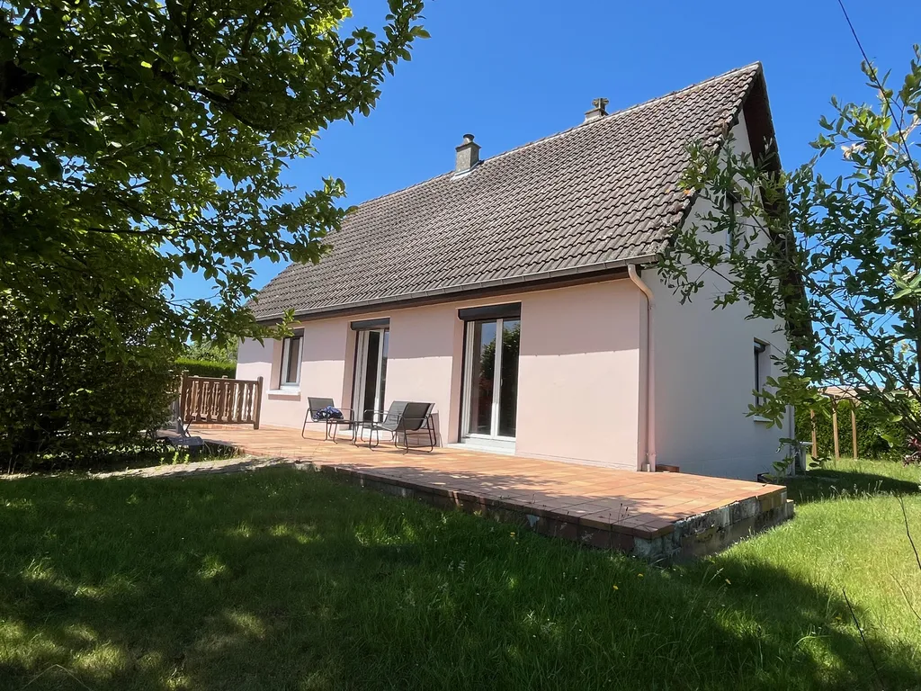 A vendre, pavillon traditionnel, viable de plain pied, en très bon état général situé à Arelaune en Seine