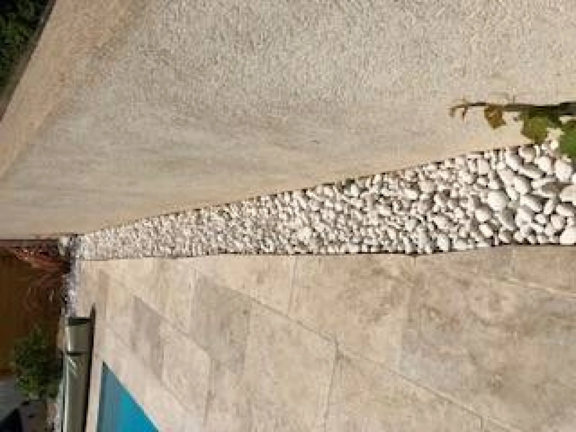 Aménagement d'un jardin de petite surface avec piscine à Vitrolles