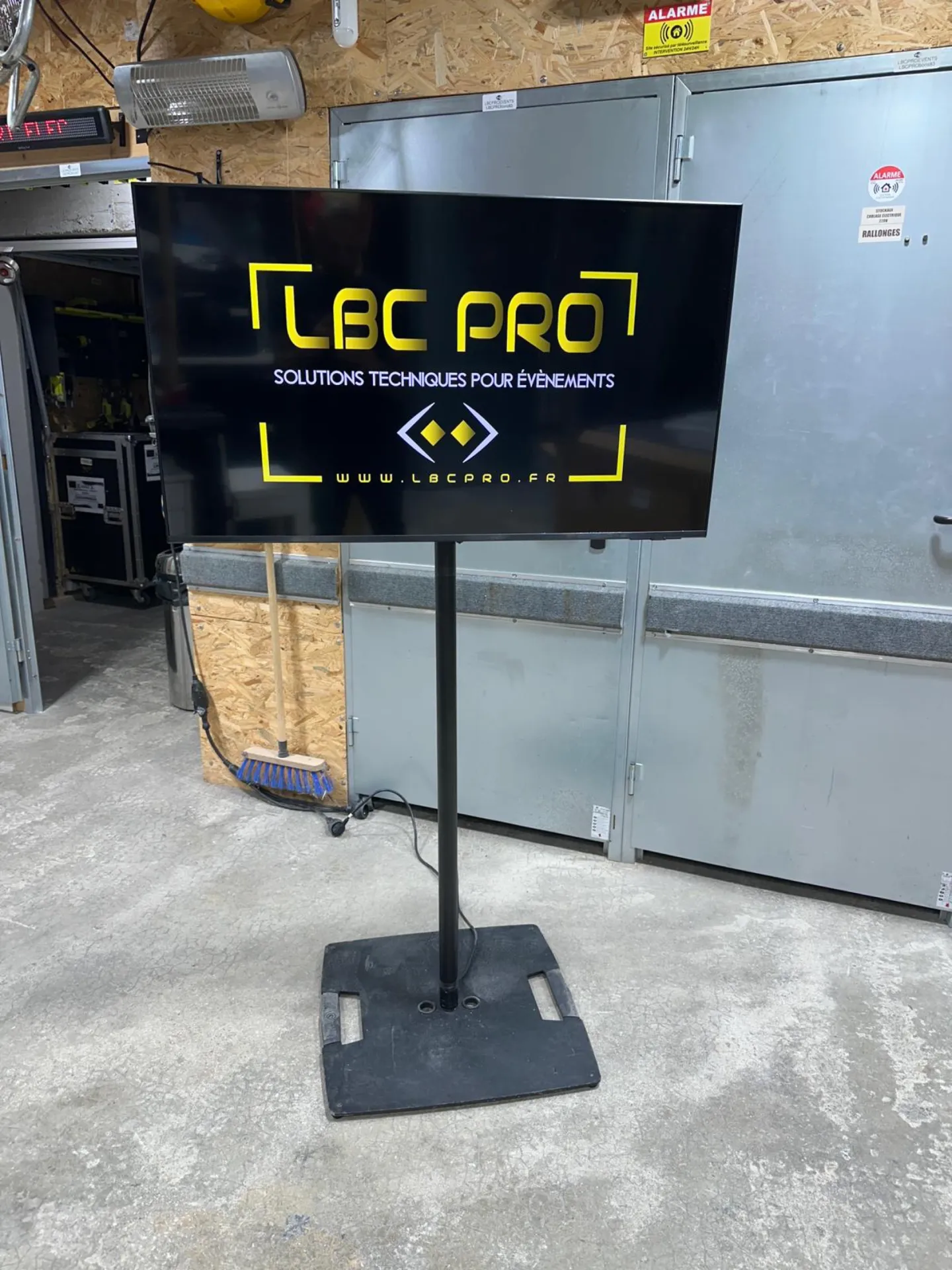 PIEDS POUR ECRANS 32 A 43 POUCES