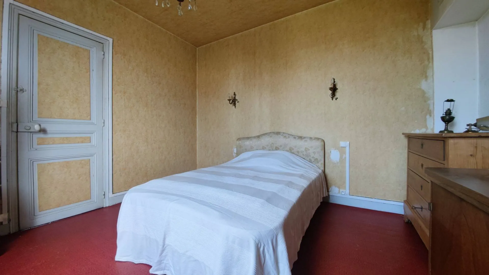 Maison de caractère à rafraichir proche commerces située au calme et à 2 minutes de la mer de Dieppe, en Seine-maritime (76)