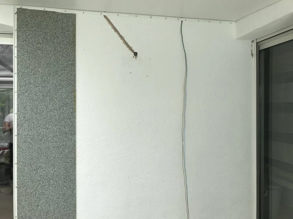Mise en place des baguettes (lisse PVC) et de l'isolant acoustique Ramonville 