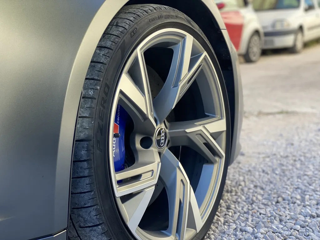Découvrez l'Excellence de Platinum Carrosserie sur cette Audi RS6 C8 pour la réparation de la carrosserie proche d’Aubagne