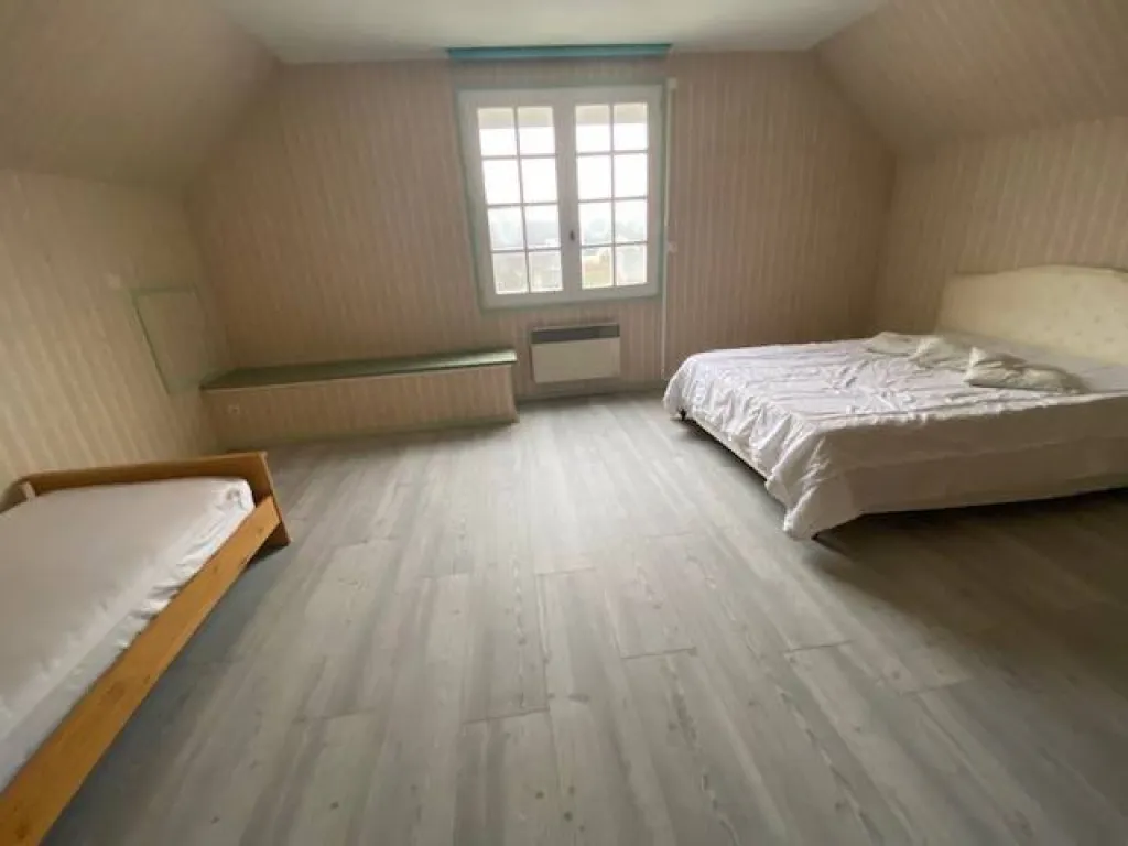 A acheter pavillon lumineux de 160m² surun terrain de 1514m² avec sous sol complet sur la commune de SAINT AUBIN LES ELBEUF 76410