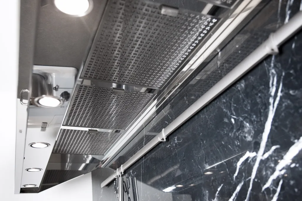 Hotte aspirante murale inox sur mesure Marseille