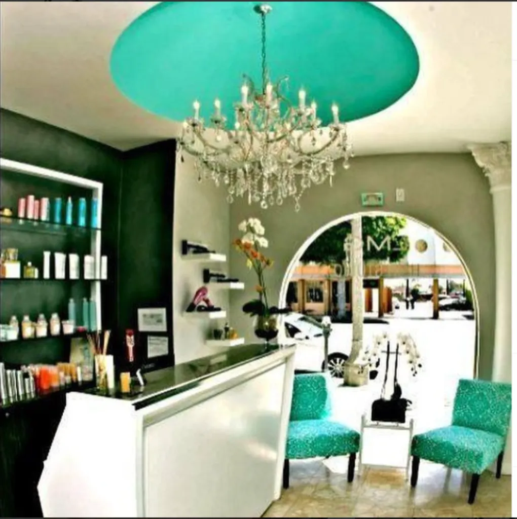 SALON DE COIFFURE À BEVERLY HILLS en Glacis Deco par TERRE DU MONDE