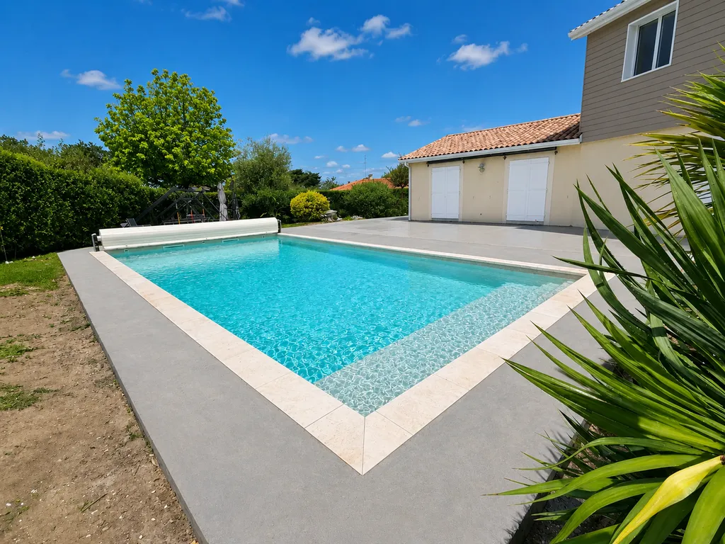 pisciniste sérieux pour installation d'un volet de sécurité sur mon bassin de nage à Andernos