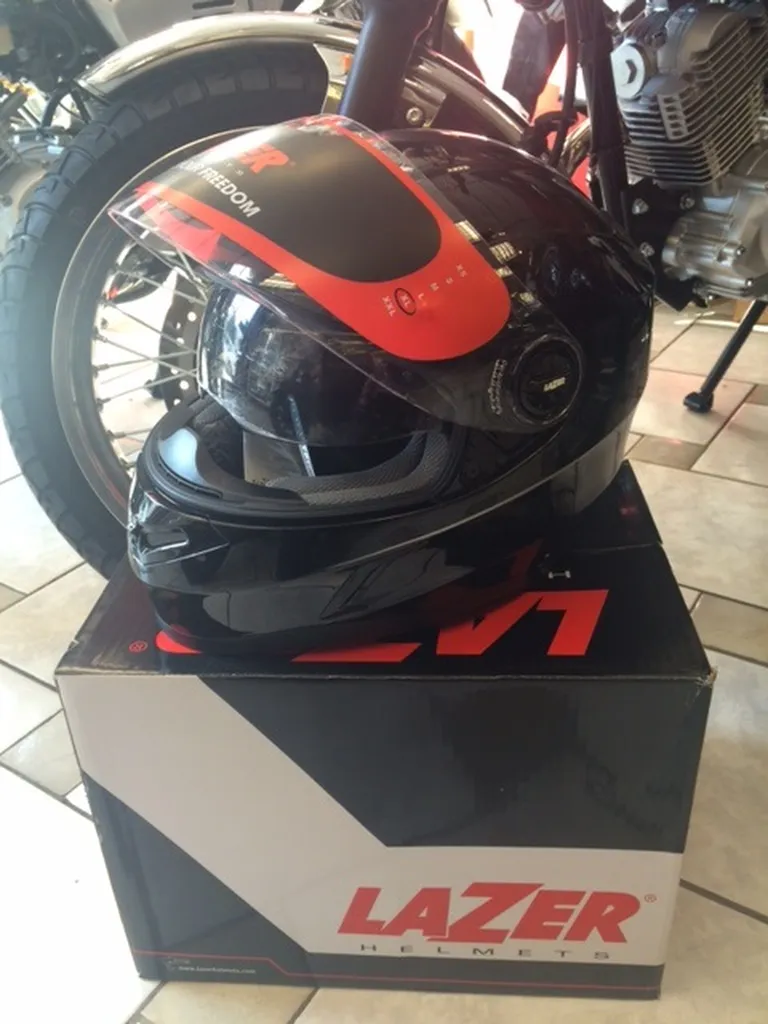 vente de casque neuf LAZER intégraux et jets scooter / moto près de Toulon Var