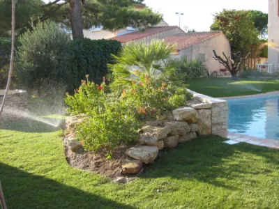 Entretien de jardin et d’espaces vers en février : faire entretenir votre pelouse par nos paysagistes à Velaux  Entretien de jardin et d’espaces vers en février : faire entretenir votre pelouse par nos paysagistes à Velaux