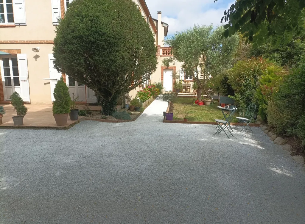 Votre équipe de paysagiste MAT'TAILLE créée vos allées, parkings et tour de propreté à Esperce près de Auterive