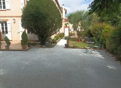 Votre équipe de paysagiste MAT'TAILLE créée vos allées, parkings et tour de propreté à Esperce près de Auterive