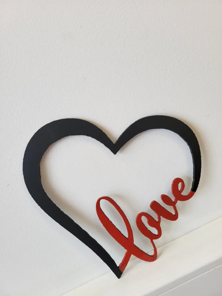 Décoration murale cœur “Love” en métal et bois – Création artisanale en Occitanie (31) – Plaque décorative romantique pour chambre, salon ou cadeau personnalisé – Livraison France entière