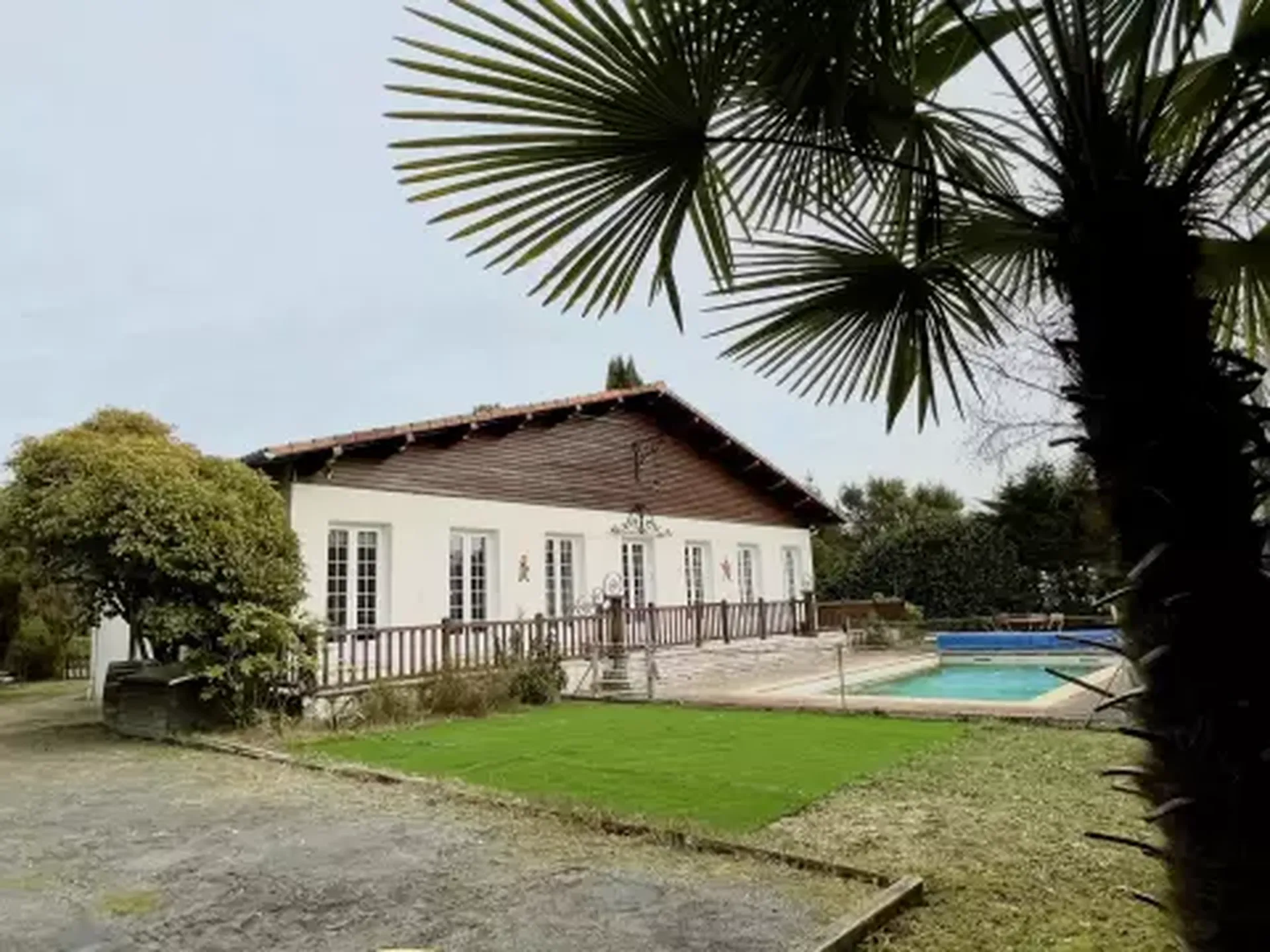 Location maison – 5 pièces – 4 chambres – 182 m² – 1 860 € / mois