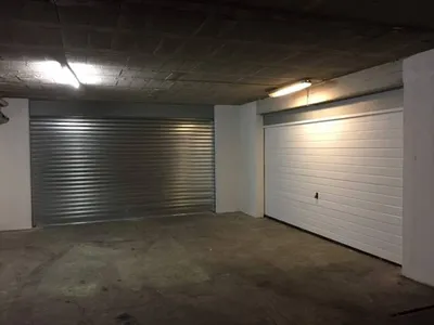 Fourniture et pose d'une porte de garage sectionnelle et d'un rideau métallique à Nice (06)