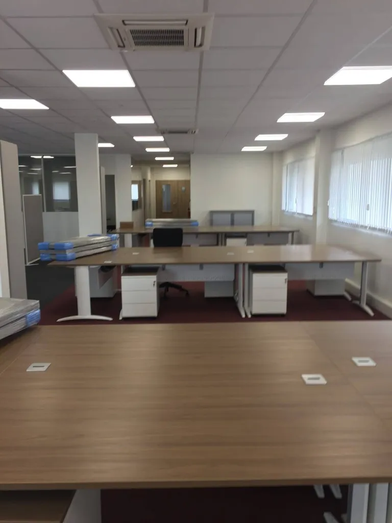 Aménagement de 50 bureaux opérationnels avec pose de cloisons amovibles à Arras