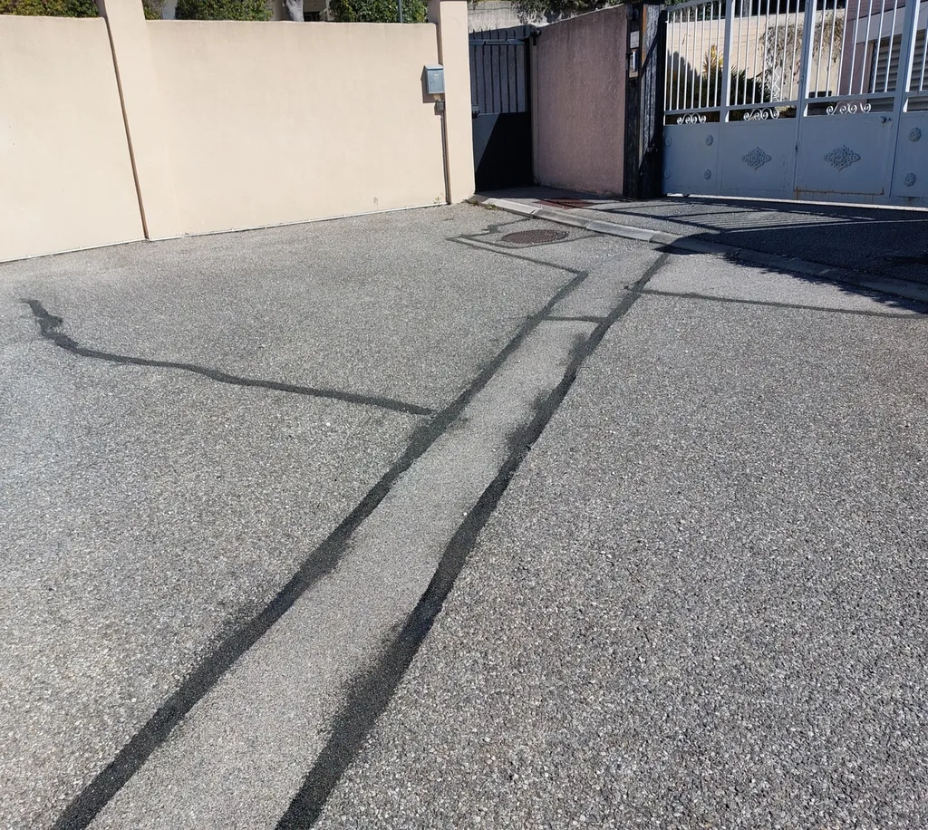 Spécialiste de la réparation (ou pontage) de fissures sur bitume dans les Bouches du Rhône, le Vaucluse et le Var