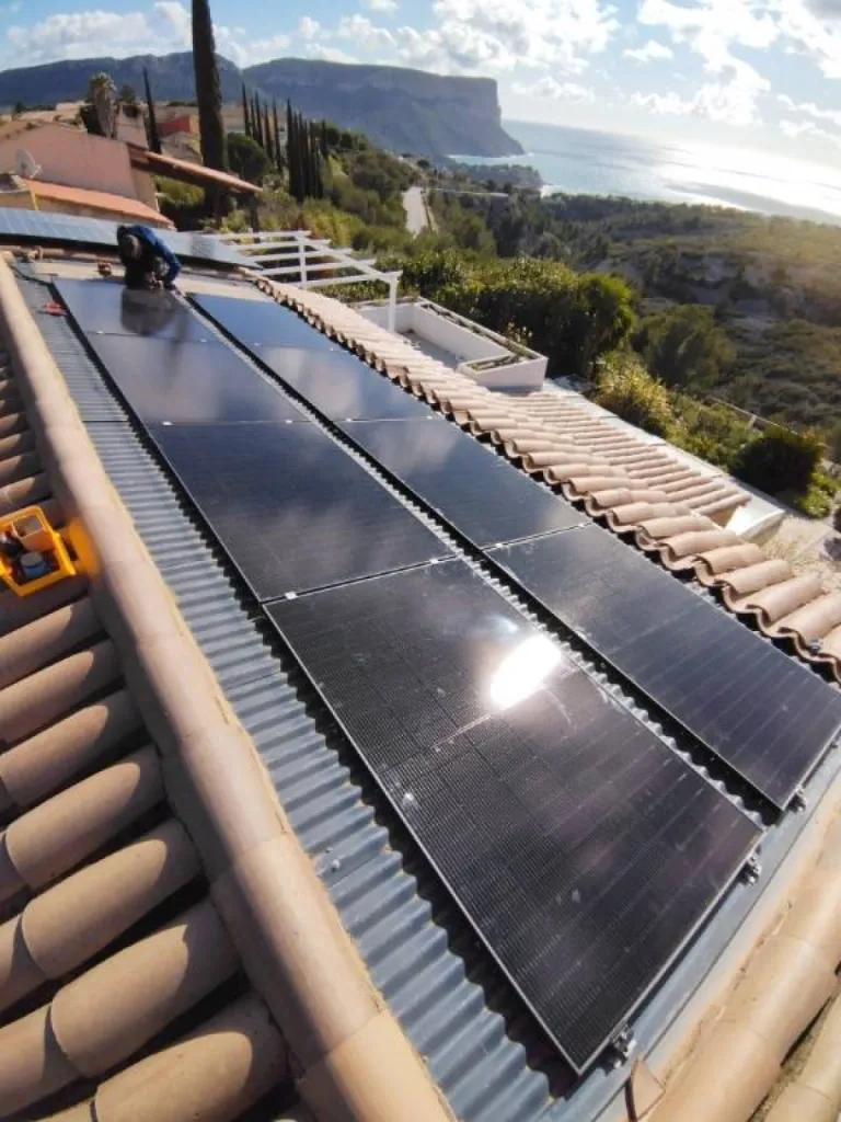 Installation de panneaux solaire Sharp, Trinasolar Vertex en 425w à Cassis