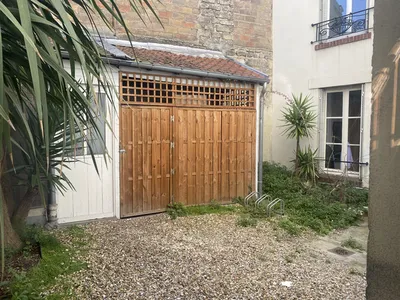 Exclusivité à louer, au Vésinet, un appartement ultra lumineux, traversant et soigné avec 2 chambres ou bureau sur cour intérieure à 5 minutes du RER