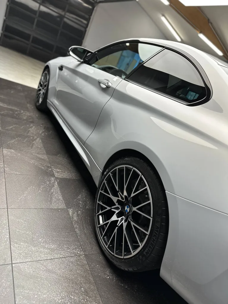 Lustrage brillance sur une BMW M2 Compétition à Le Mans (72)
