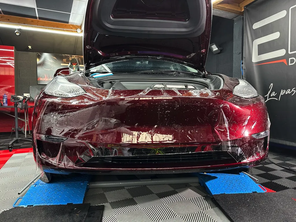 detailing auto Lyon traitement céramique protection PPF face avant contre les rayures Tesla model Y Lyon 