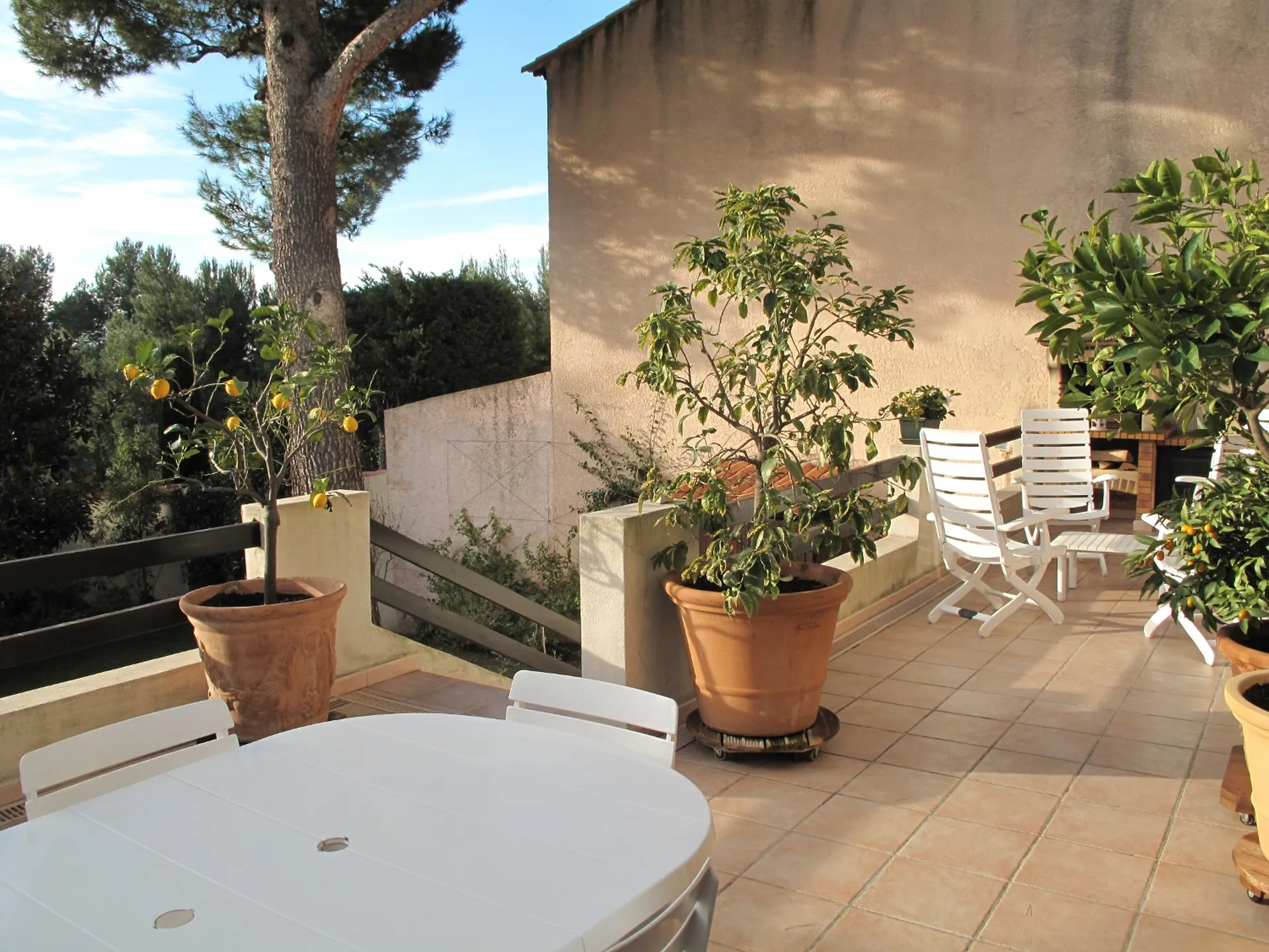 Vente villa  5 Cassis dans lotissement privé au calme, avec terrasse, cave, studio indépendant et garage