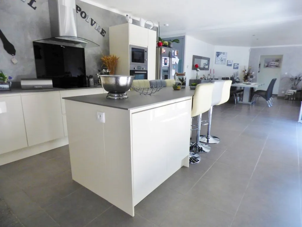 vends maison plain pied proche commerce dans l'eure 27370