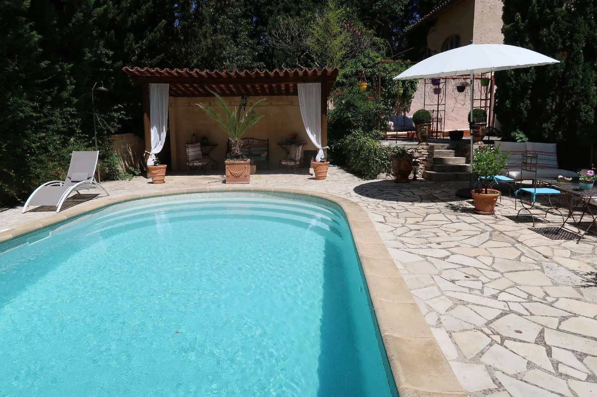 Vente maison Cassis dans domaine privé avec piscine et dépendances 