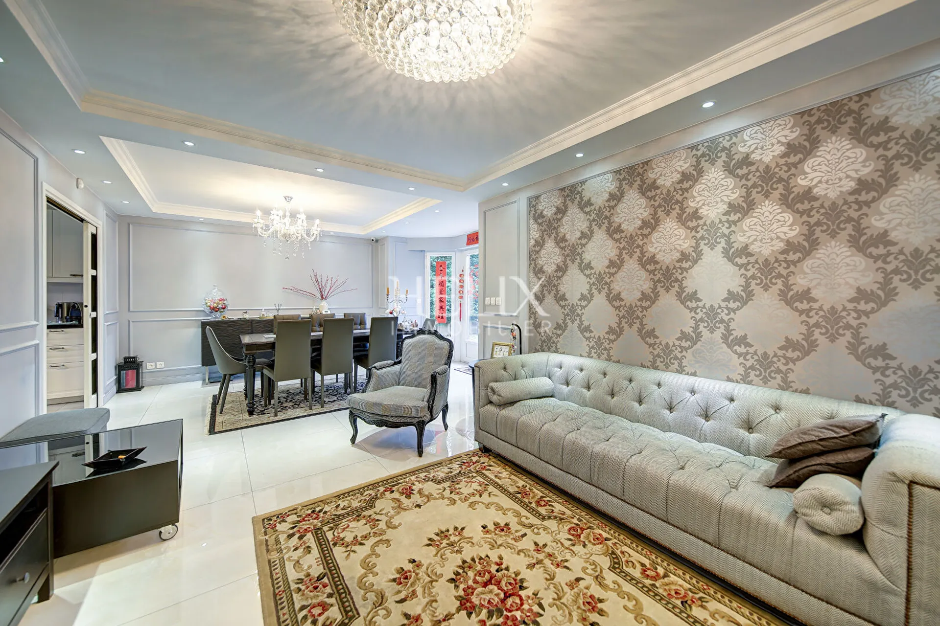 Maison agréable, efficiente thermiquement, terrain plat et cuisine d'été , garage double et dépendance.