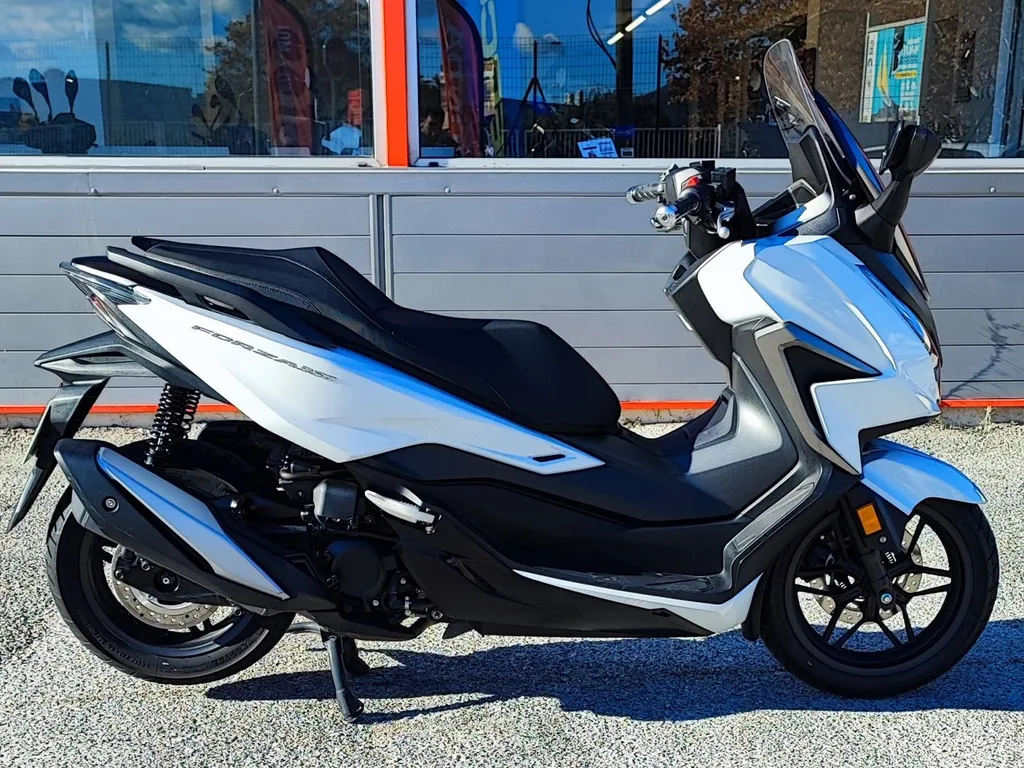 HONDA FORZA 350 DU 09/2022 AVEC 5810 KM.