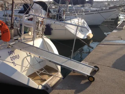 FABRICATION DE PASSERELLE D'ACCES POUR BATEAU AVEC GARDE CORPS A MARTIGUES 13