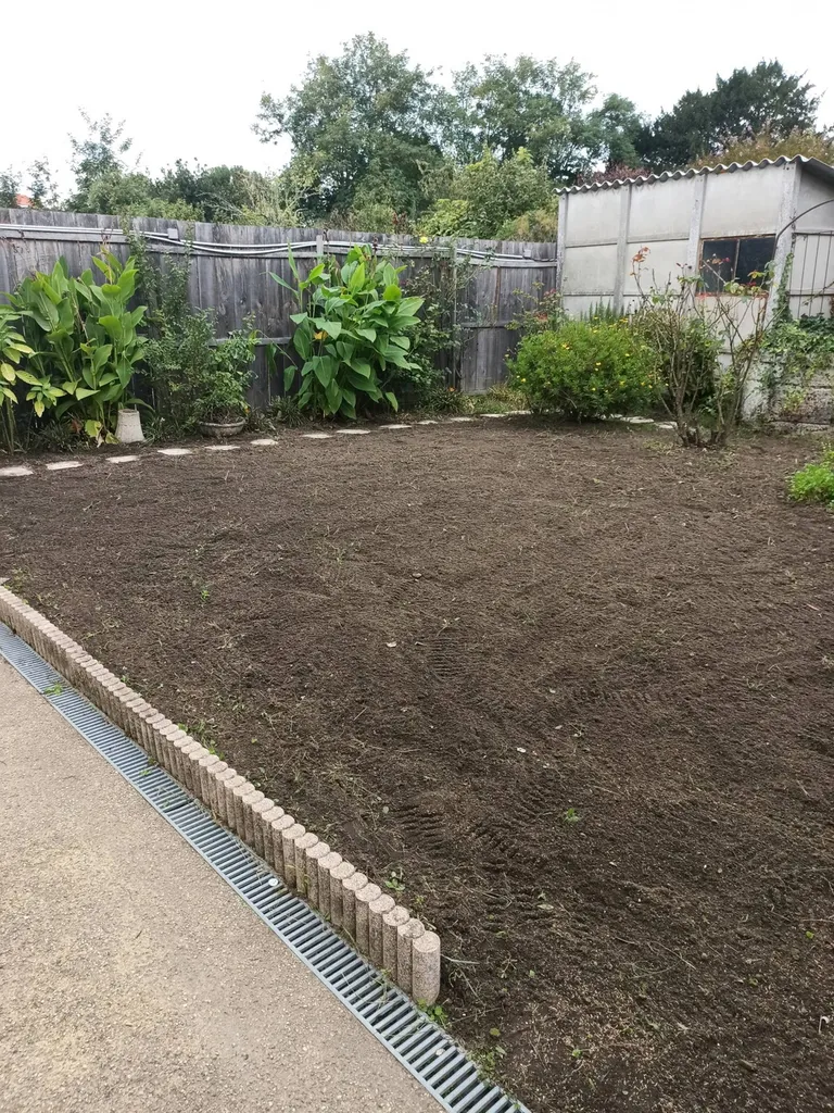 Rénovation d'un gazon sur la commune de saint André de cubzac en Gironde, entre Blaye et Libourne