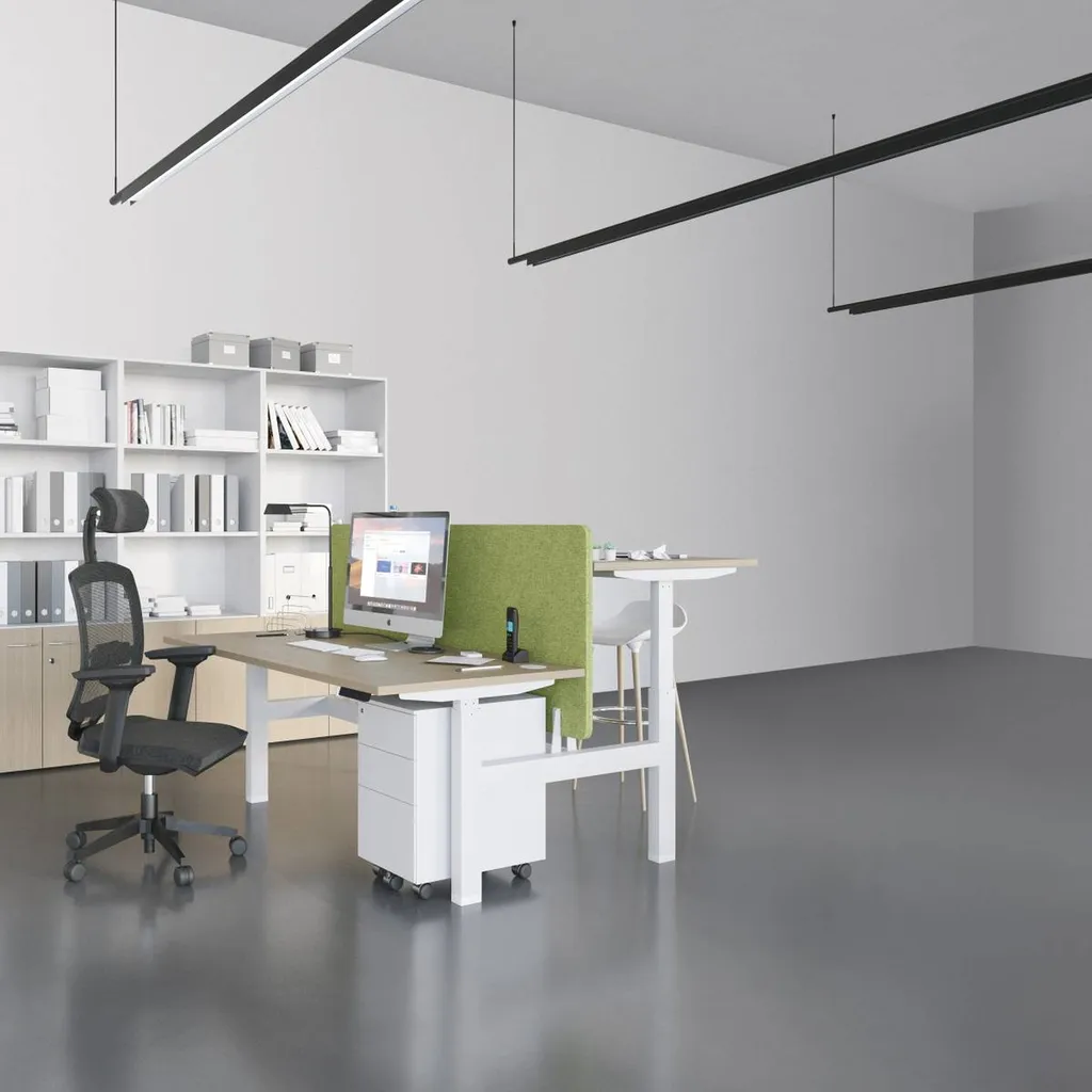 Bureaux bench réglables en hauteur et installés dans un open-space à Marseille