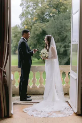 Organisation d'un Elégant Mariage Américain dans le parc d'un Château chic avec une cérémonie laïque en Normandie