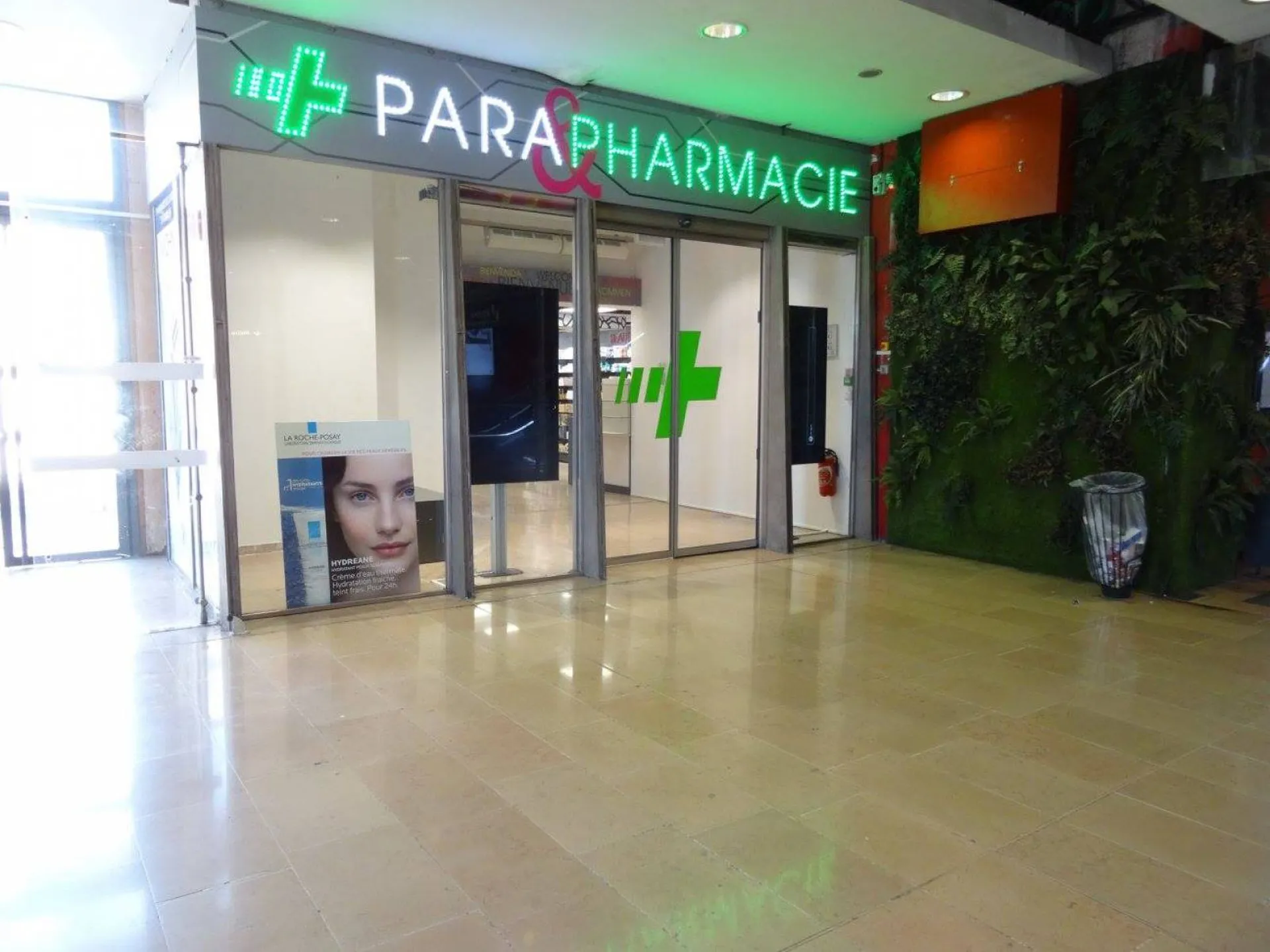 Enseigne et croix de pharmacie marseille