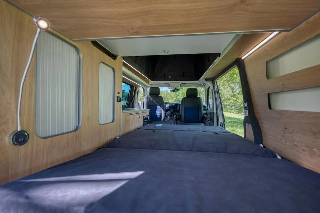 Spécialiste aménagement intérieur VW T6 Court à Marseille : transformation van compact sur-mesure dans les Bouches-du-Rhône