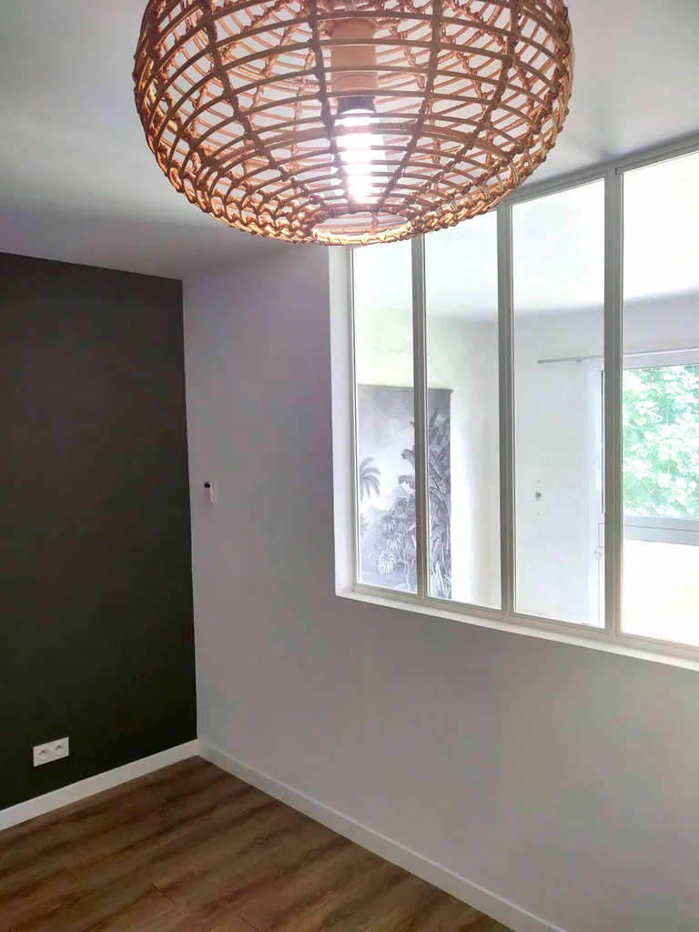 Architecte d'intérieur : création d'une mezzanine pour chambre dans un appartement à Marseille en aménagement pour transformer un appartement T3 en T4 avec terrasses et bassin