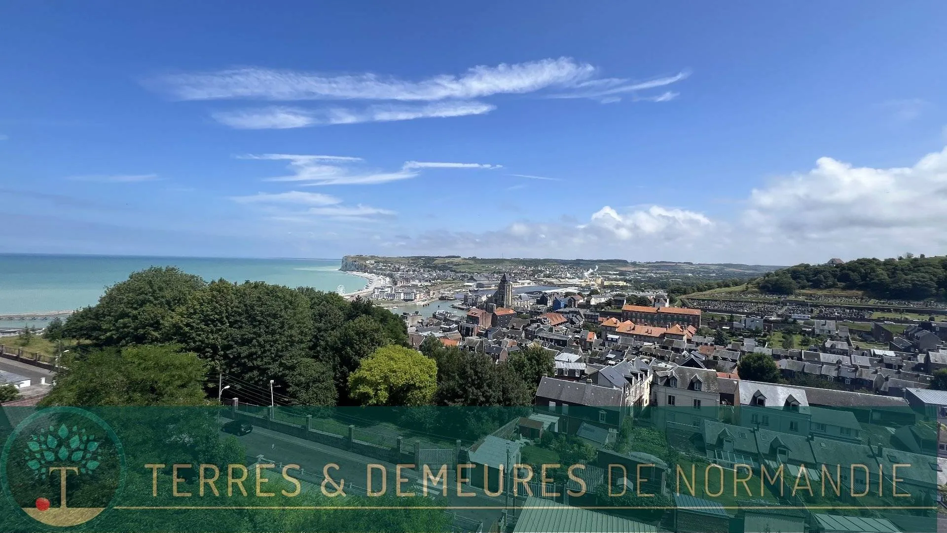 Maison d’architecte 131,5m² avec roof-top et vue panoramique mer, 4 gîtes, annexe à rénover, chalet et garages, idéale chambres d’hôtes au Tréport 76470.