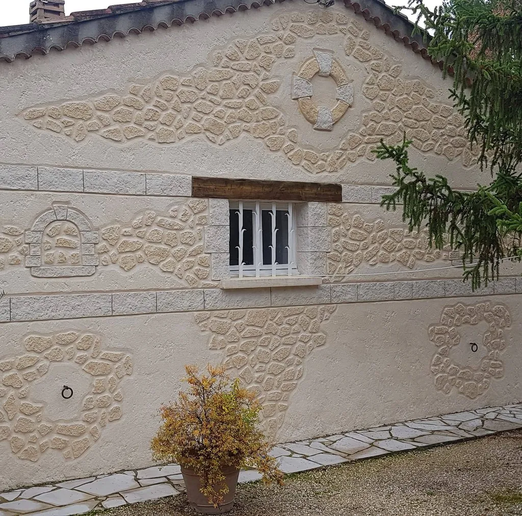 Votre expert rénovation et décoration, spécialiste du crépi et de l'enduit extérieur pour vos murs et façades