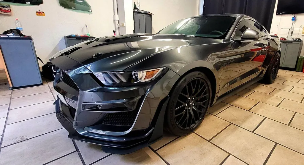 Detailing carosserie a Grasse sur cette magnifique ford mustang shelby Gt500