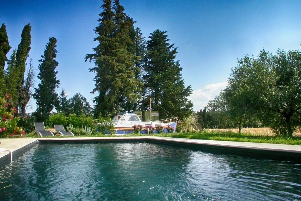 ferme provençale du 19ème siècle au coeur de la campagne gardoise   