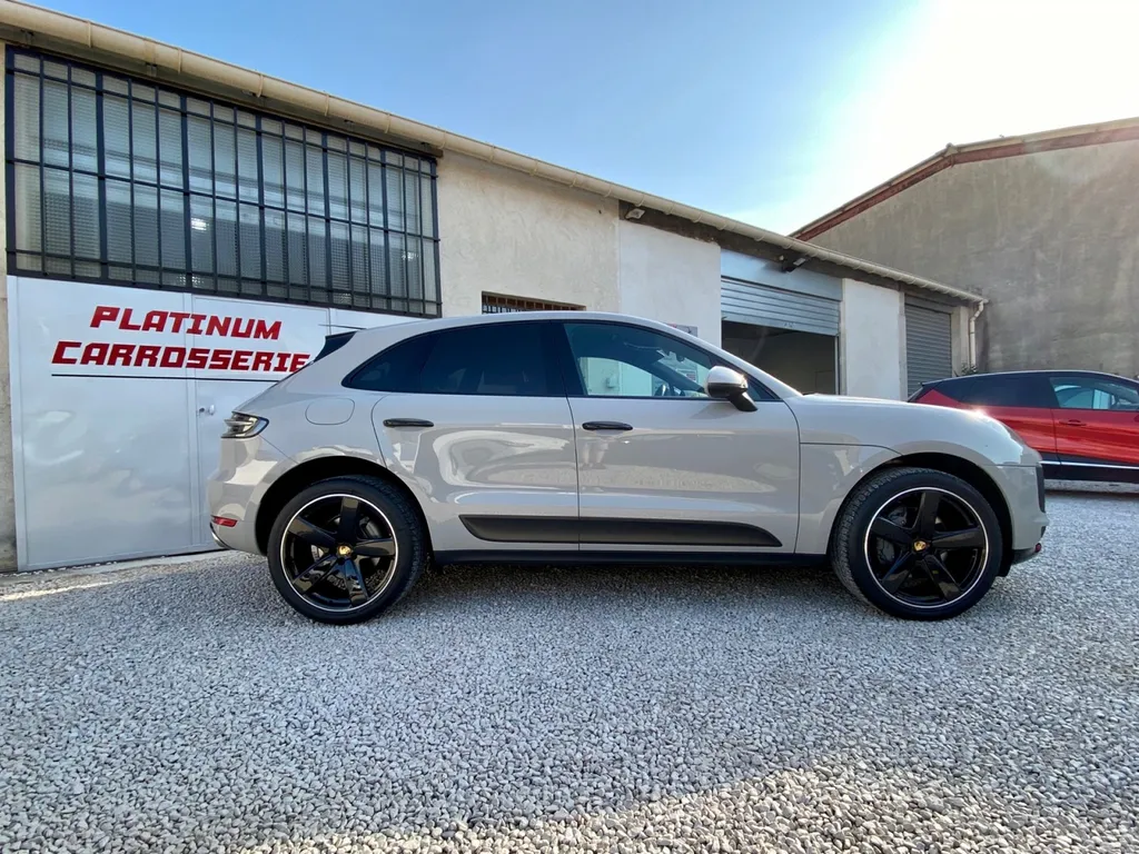 Personnalisation esthétique Porsche Macan S à Carnoux avec covering et peinture haut de gamme – Franchise offerte jusqu’à 300€ proche Marseille