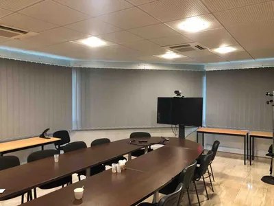 Pose de stores Californiens occultants  et enrouleurs dans des bureaux situés à la Joliette à Marseille 13000