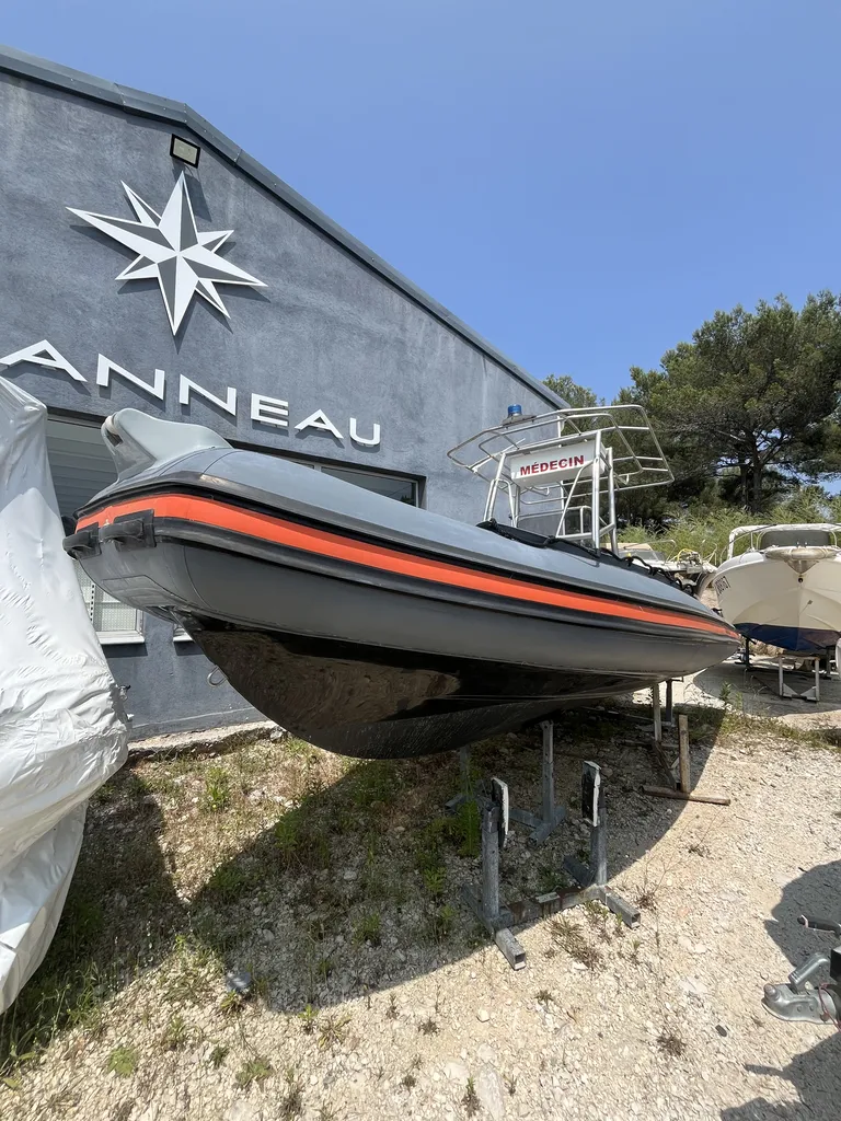 Vente d'un Joker Boat Coaster 650 d'occasion équipé d'un moteur hors-bord Yamaha 150 CV disponible à La Londe les Maures près de Hyères