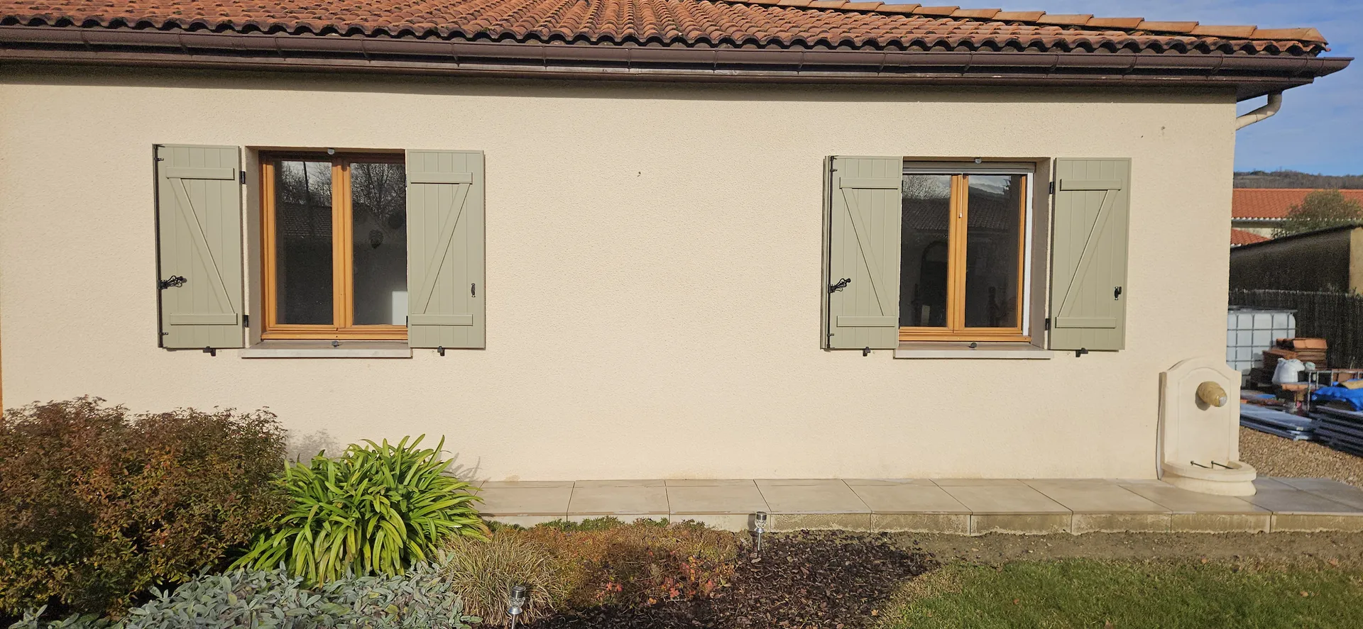Rénovation volets battant ALUMINIUM isolé sur mesure posé par les menuisiers occitans