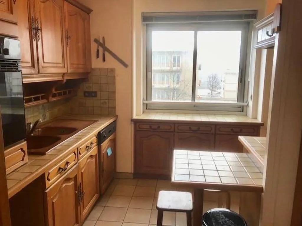 Le séjour et les chambres sont exposés plein sud