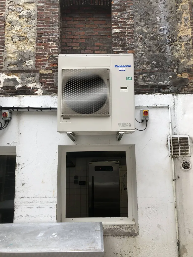 Vente et pose d'une climatisation réversible pour une boucherie proche de Fécamp 76