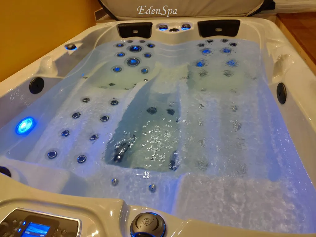 spa 2 places canadien intérieur aix en provence