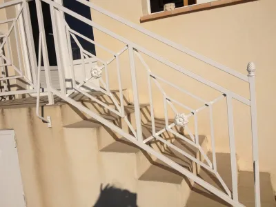 FABRICATION ET POSE DE RAMBARDE ESCALIER EN FER FORGE SUR MESURE A MARTIGUES