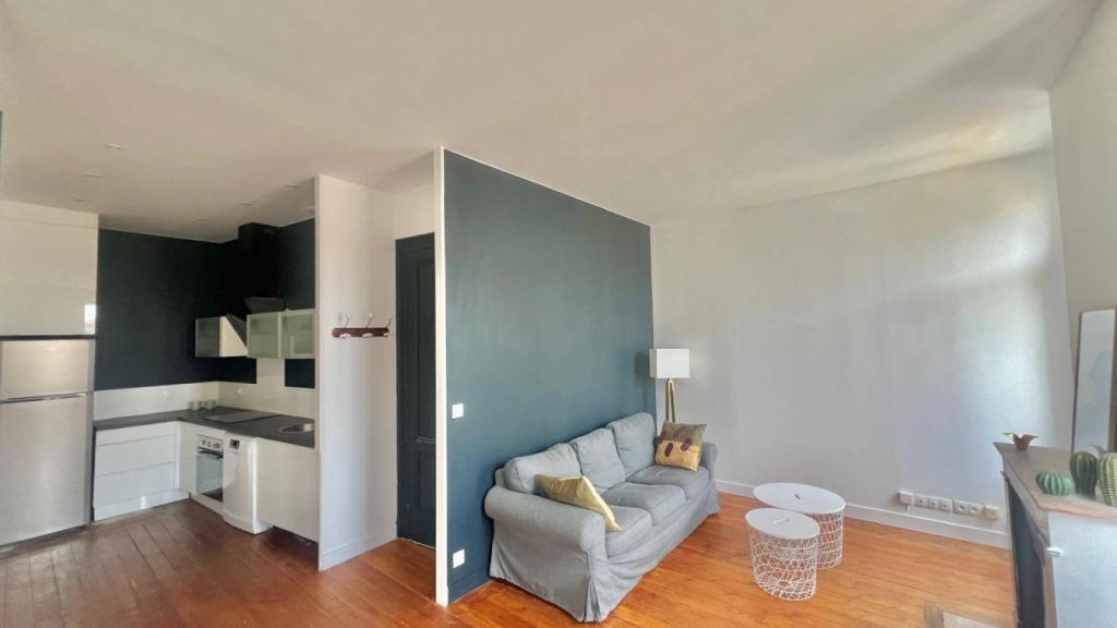 Vendu Charmant appartement T3 dans immeuble en pierre Bordeaux Quartier Nansouty 