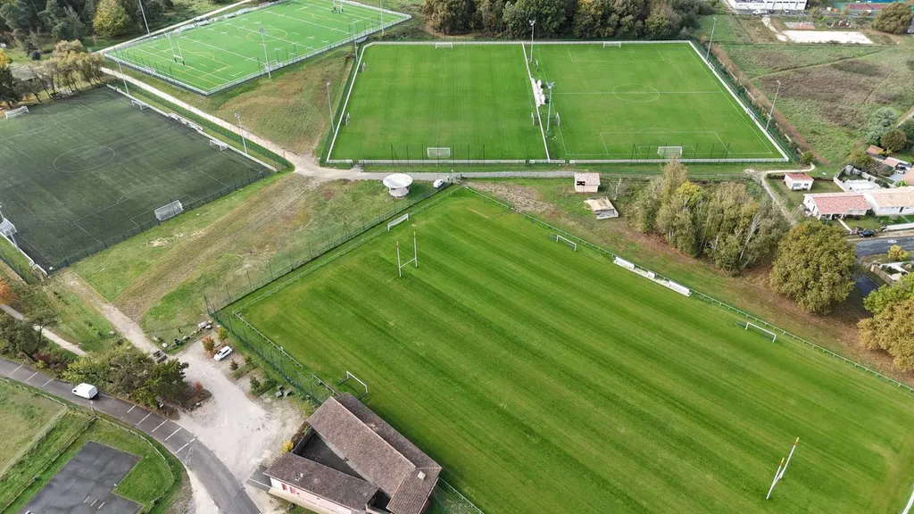 Plaine des sports terrains naturels et terrains synthétiques